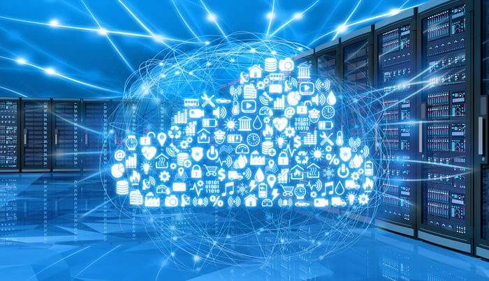 Cloud Migration von Daten in einem Serverraum